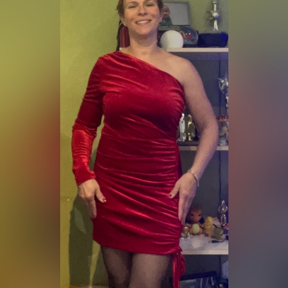 Chic Asymmetrical Red Dress